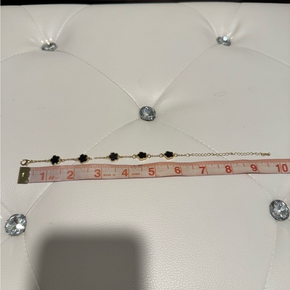 Clover 5 Motif Black Onyx and Gold Sweet Alhambra look alike NWT New - Picture 6 of 6